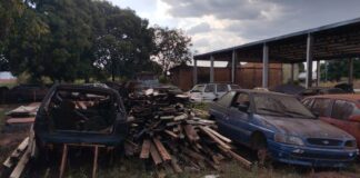 Veículos abandonados geram reclamações em Nova Fronteira; apoiador declarado do PT é citado por moradores